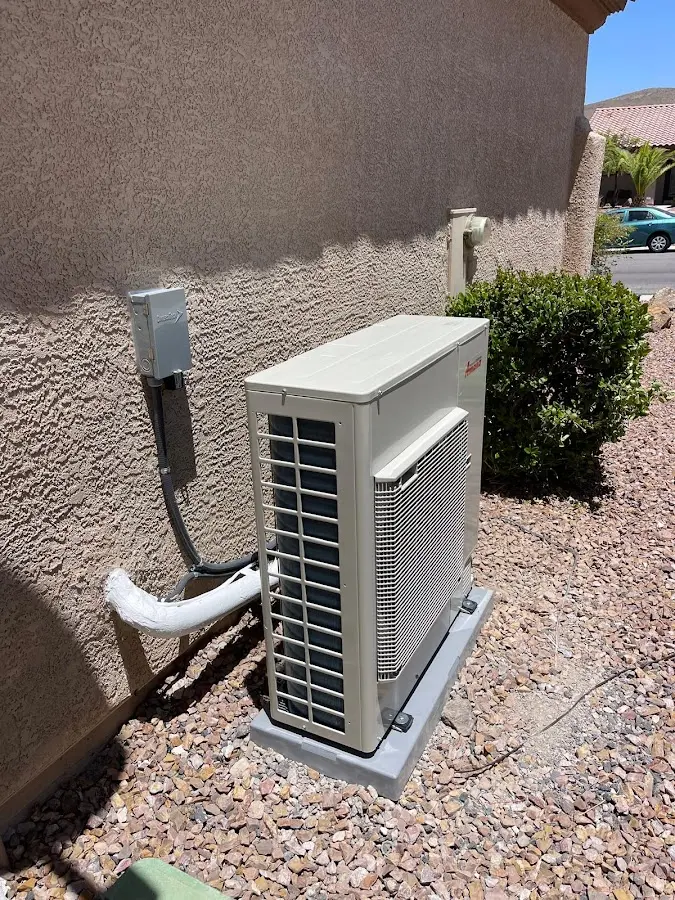 Residential air conditioning condenser unit in Kerrville